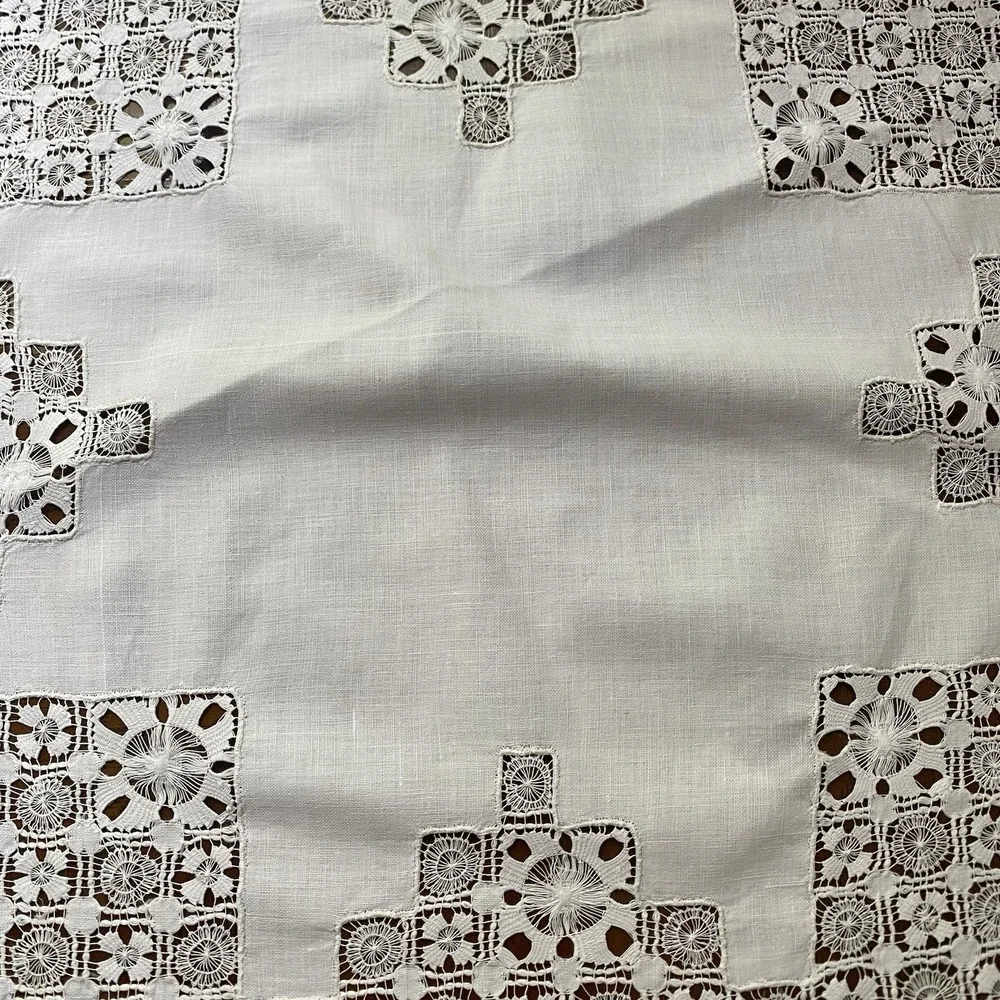 Vintage Handmade Round Lace Cutwork Tablecloth 31